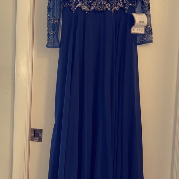 Dress - Picture 1 of 7